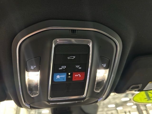 Used 2024 Red Jeep Altitude image 37