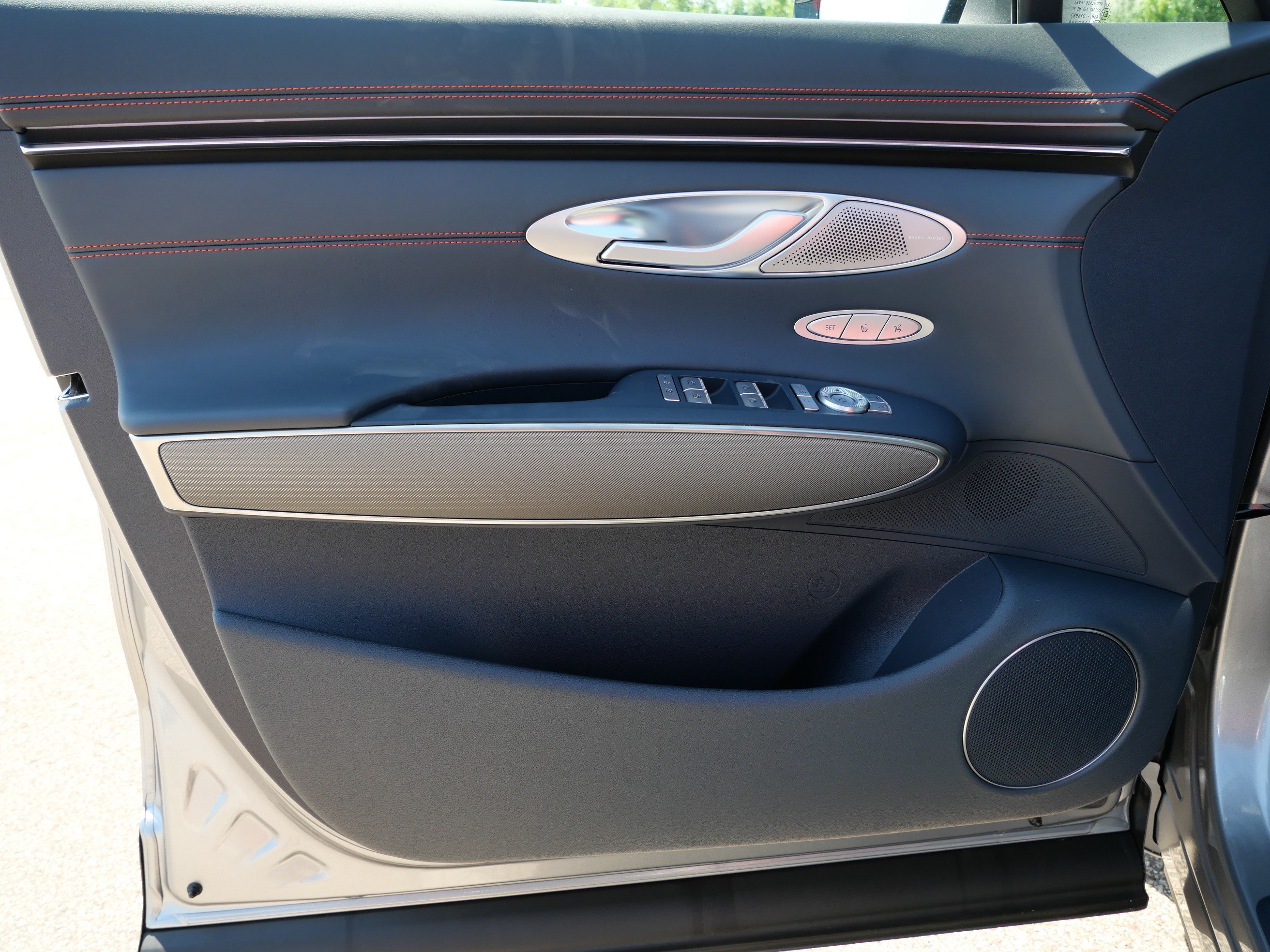 New 2027 Savile Silver Genesis 2.5T Sport Prestige image 4