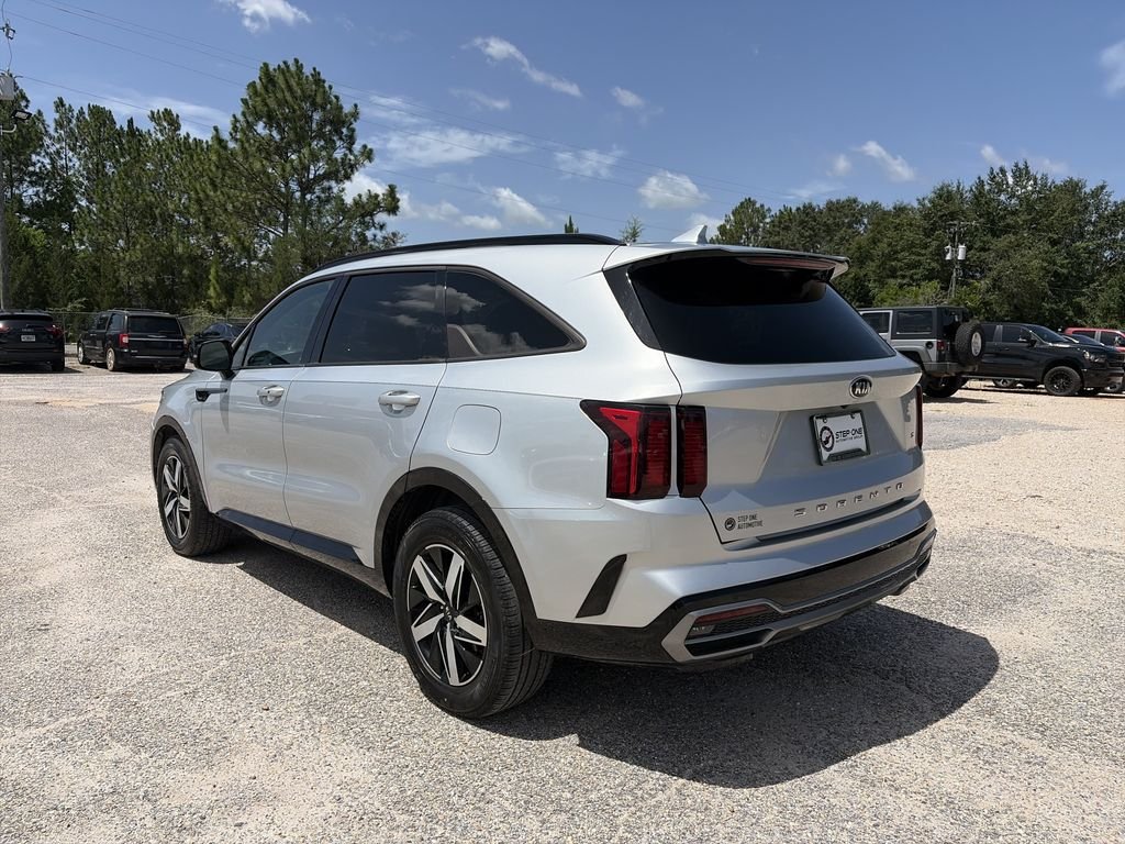 Used 2021 Silver Kia S image 4