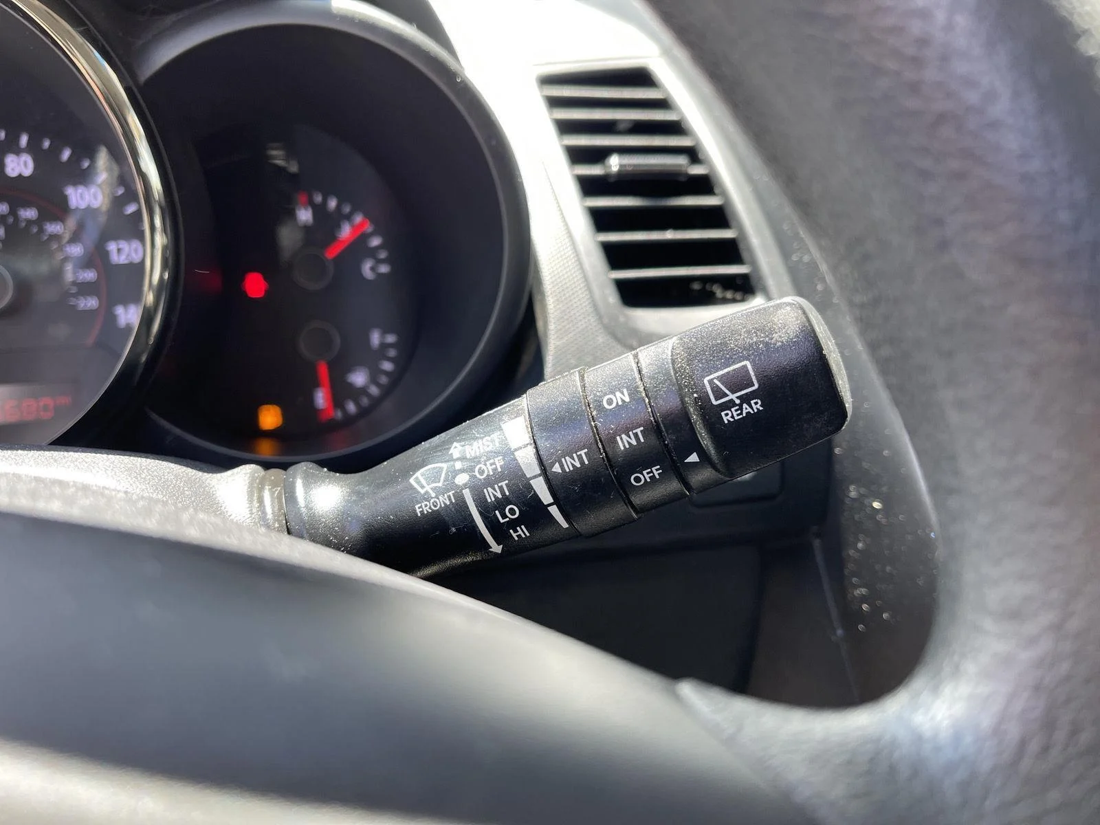 Used 2010 Clear White Kia + image 14