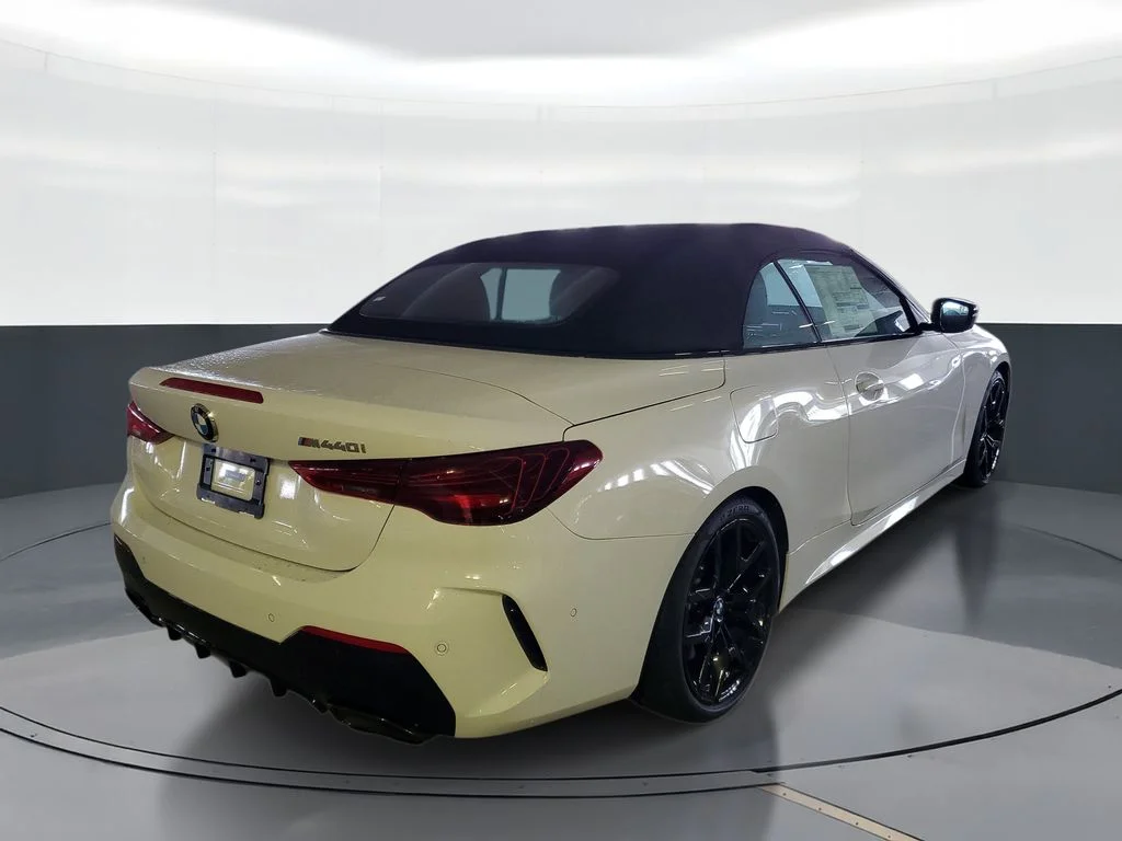 New 2026 Alpine White BMW M440i image 3