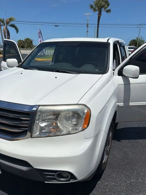 Used 2014 White Honda EX-L image 1