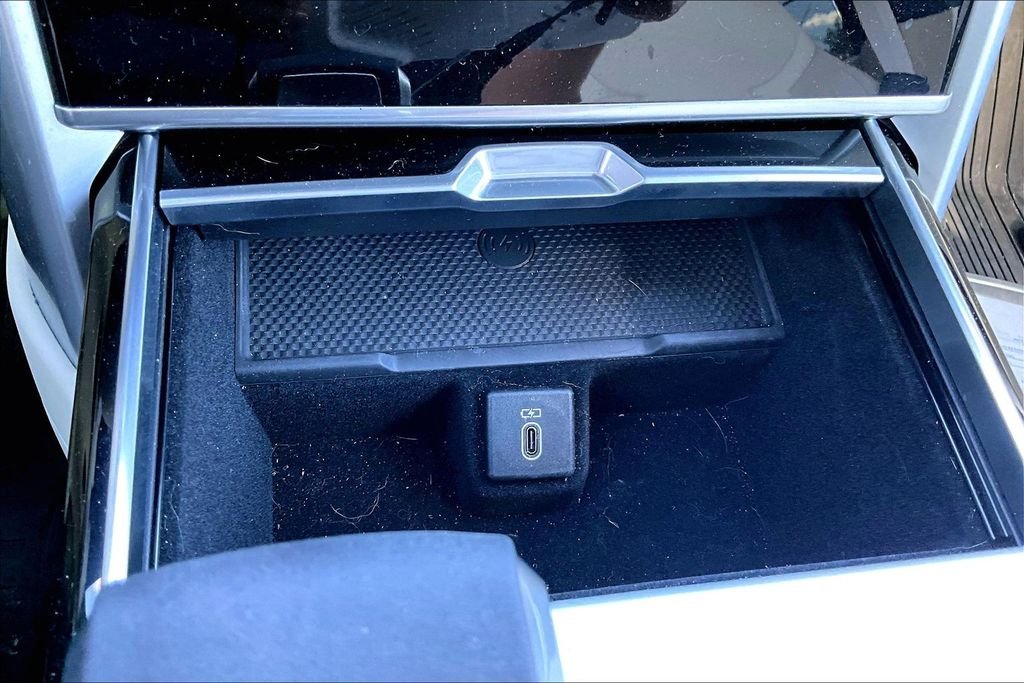 Used 2026 Gold Land Rover SE image 15