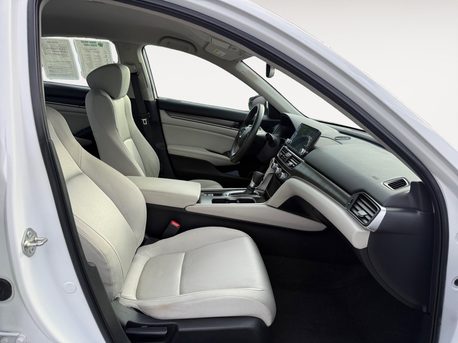 Used 2018 Platinum White Pearl Honda LX image 19
