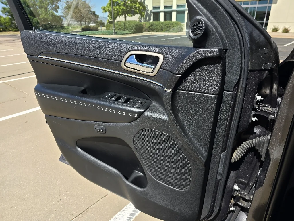 Used 2015 Granite Crystal Metallic Clearcoat Jeep Limited image 17