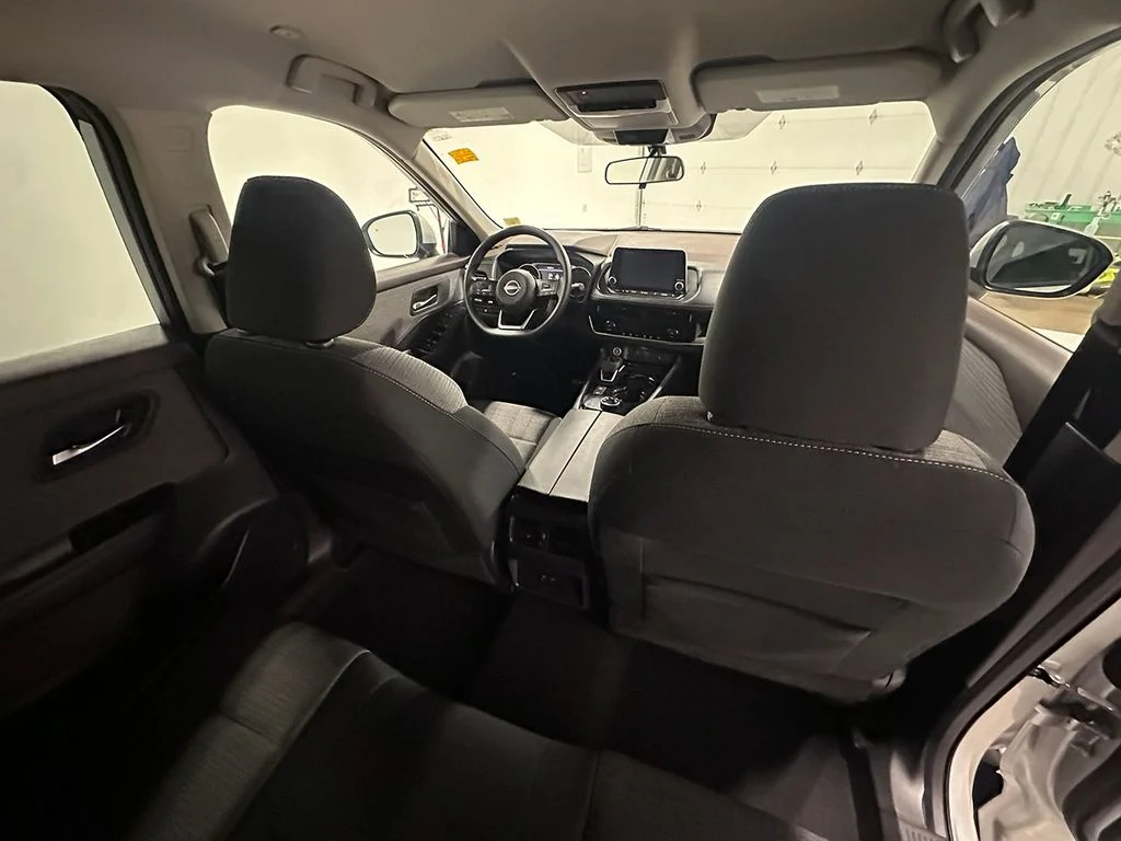 Used 2022 Silver Nissan SV image 25