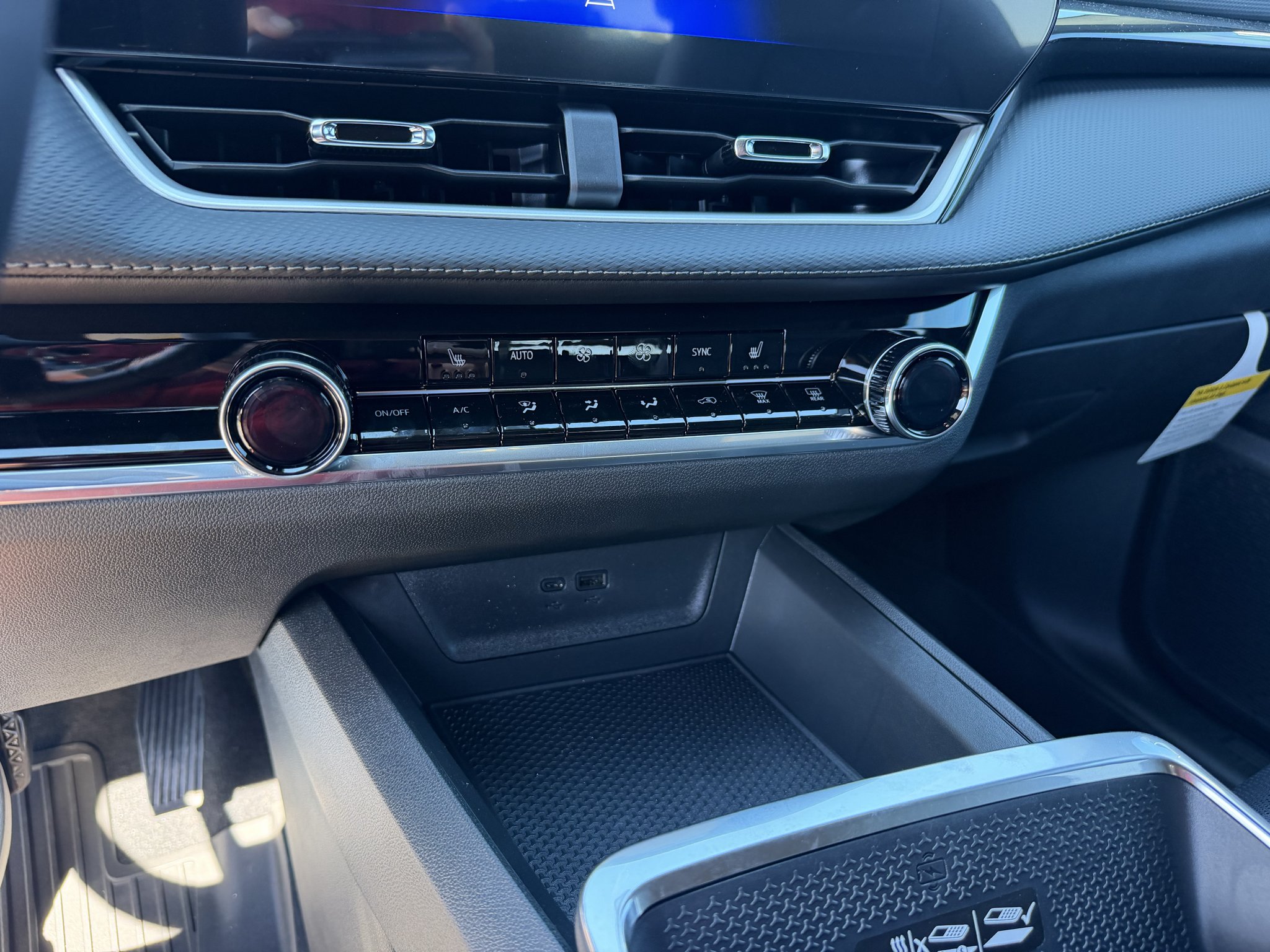 2027 Chevrolet Equinox LT - Photo 38