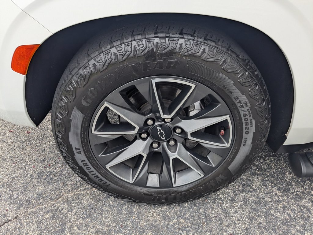 Used 2023 Summit White Chevrolet Z71 image 10