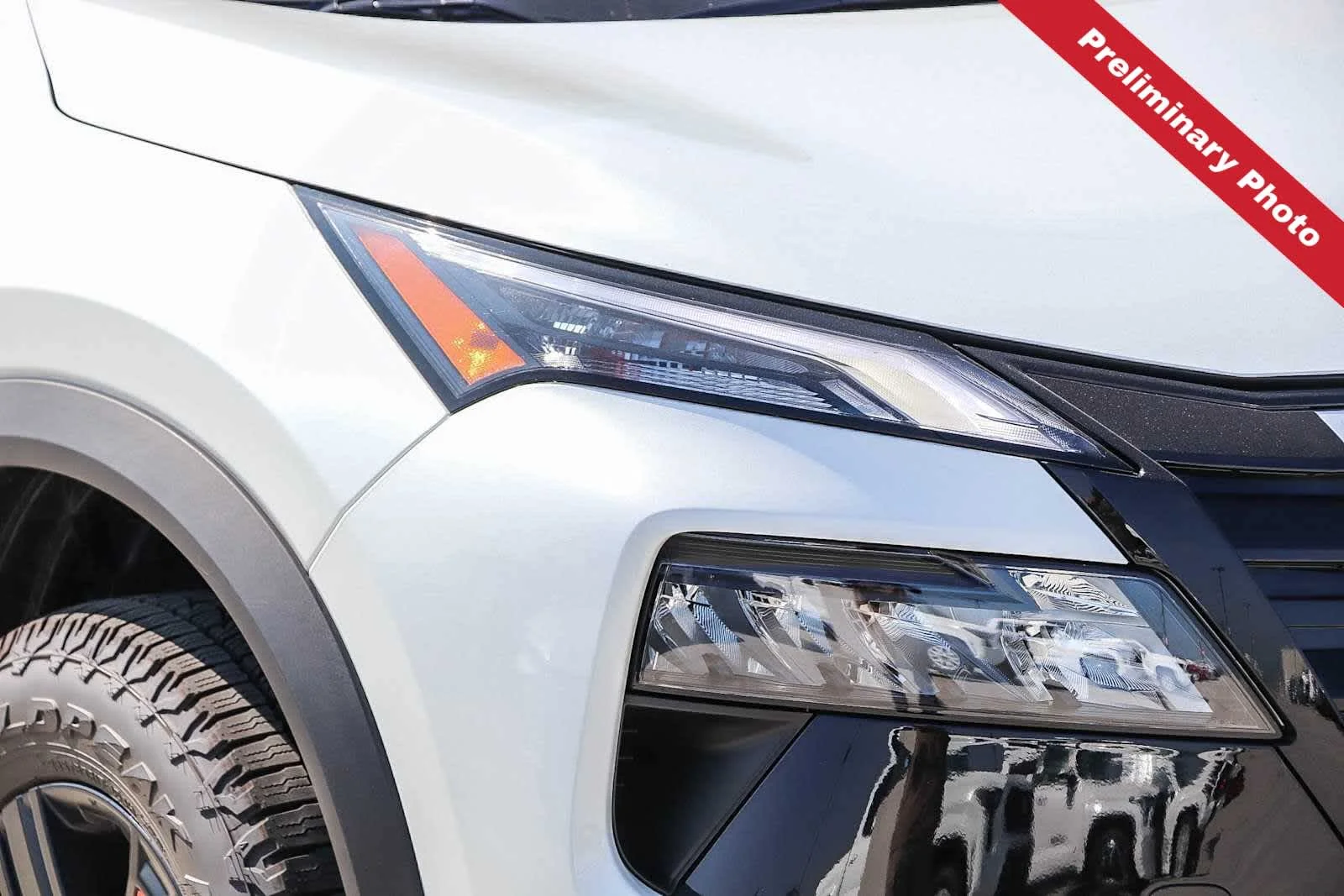 Used 2026 Everest White Pearl Tricoat Nissan Rock Creek image 4