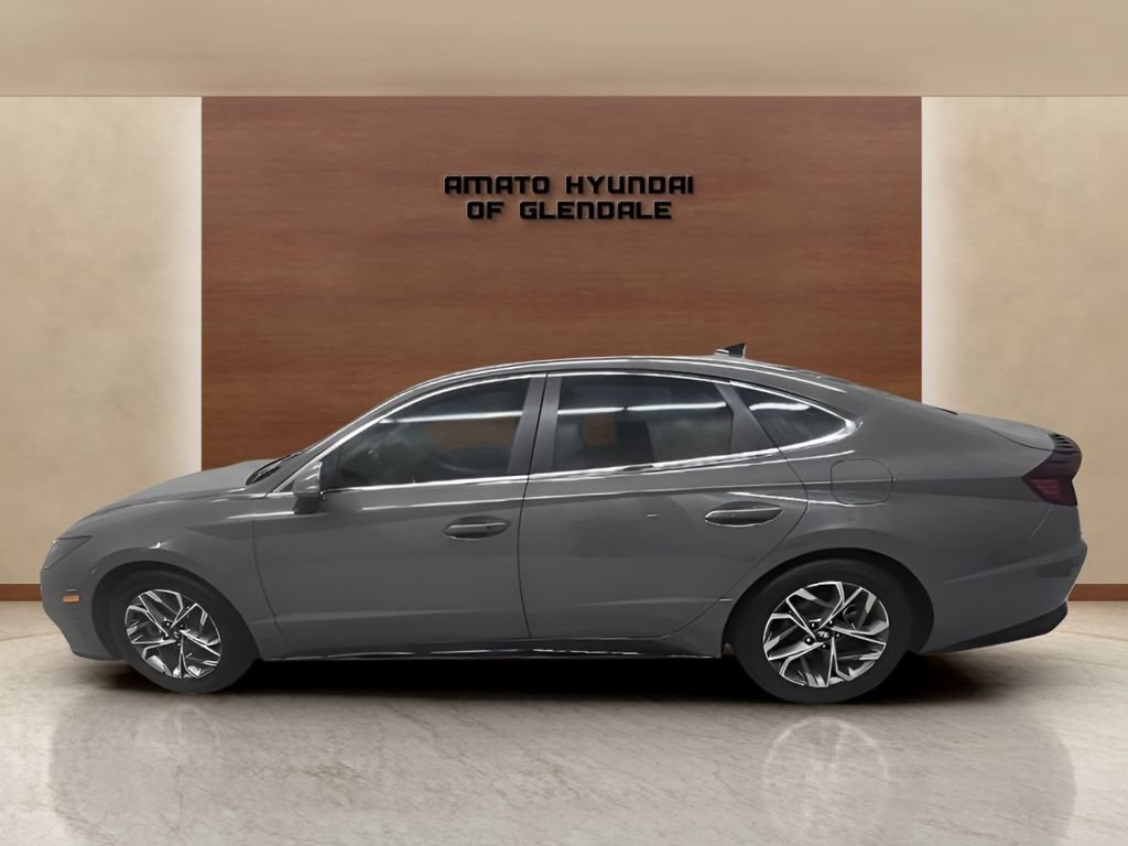 Used 2023 Gray Hyundai SEL image 3