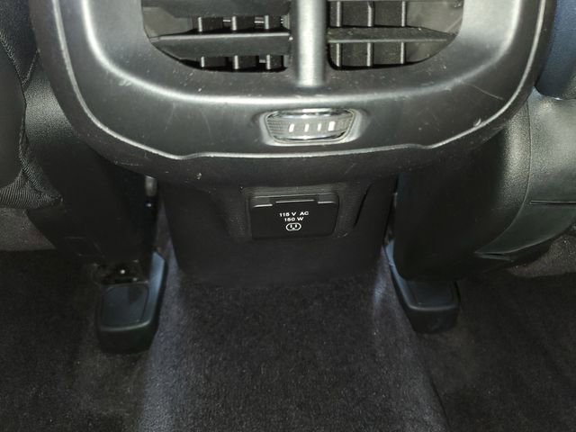 Used 2018 White Jeep Latitude Plus image 24