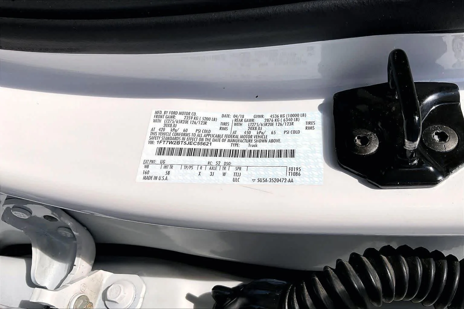 Used 2018 White Platinum Metallic Tri-Coat Ford LARIAT image 33