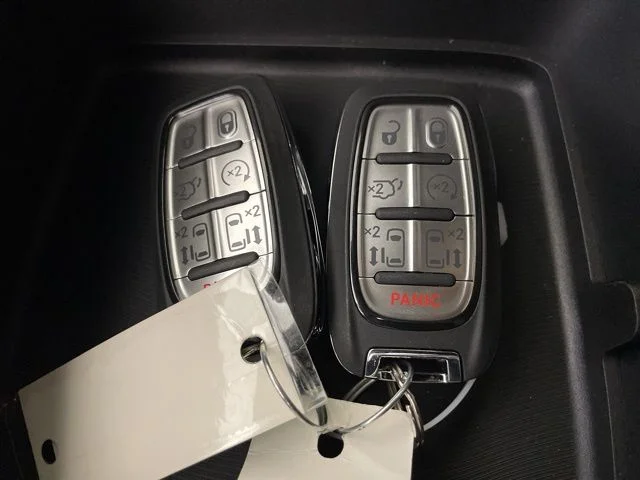 2025 Chrysler Pacifica Select - Photo 35