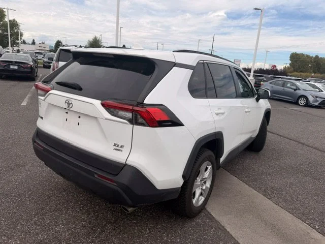 Used 2020 White Toyota XLE image 2