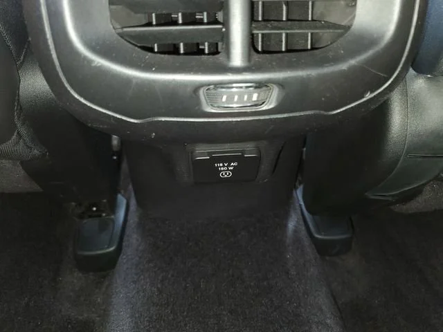 Used 2018 White Jeep Latitude Plus image 24