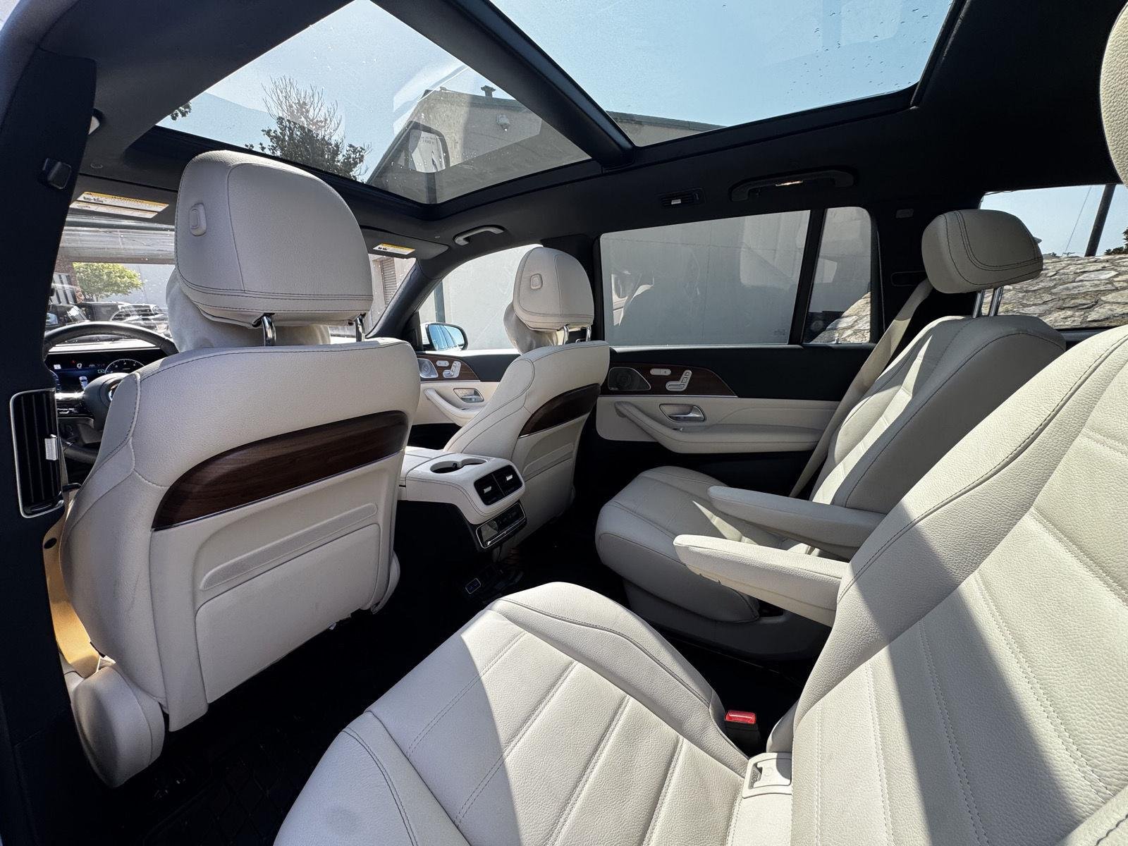 Used 2025 Moonlight White Metallic Mercedes-Benz GLS 450 4MATIC® image 18