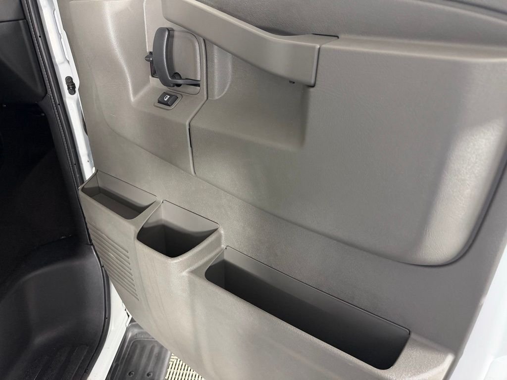 Used 2025 White Chevrolet LT Passenger image 28