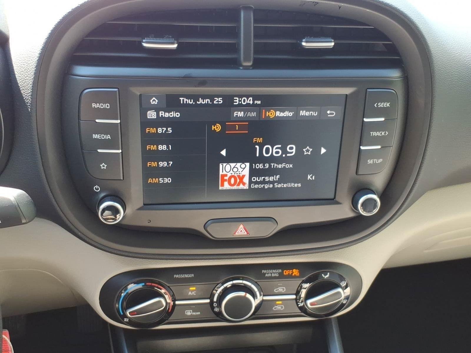 Used 2025  KIA  image 19