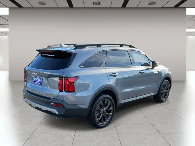 Used 2022 Silver Kia X-Line SX Prestige image 3