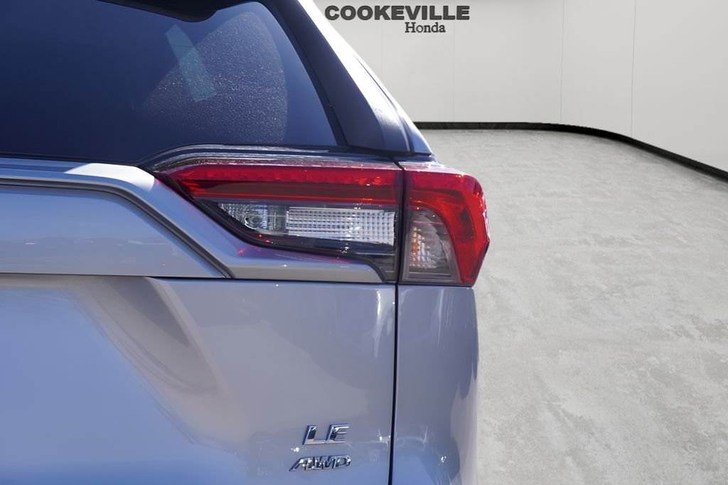 Used 2025 Silver Sky Metallic Toyota LE image 5
