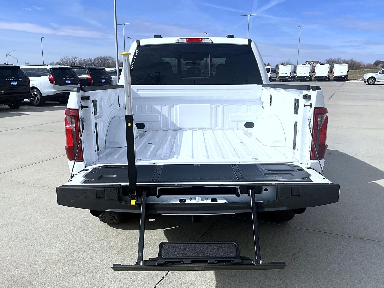 2026 Ford F-150 XLT - Photo 13