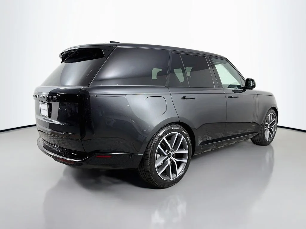 New 2026 Carpathian Grey Land Rover SE image 5