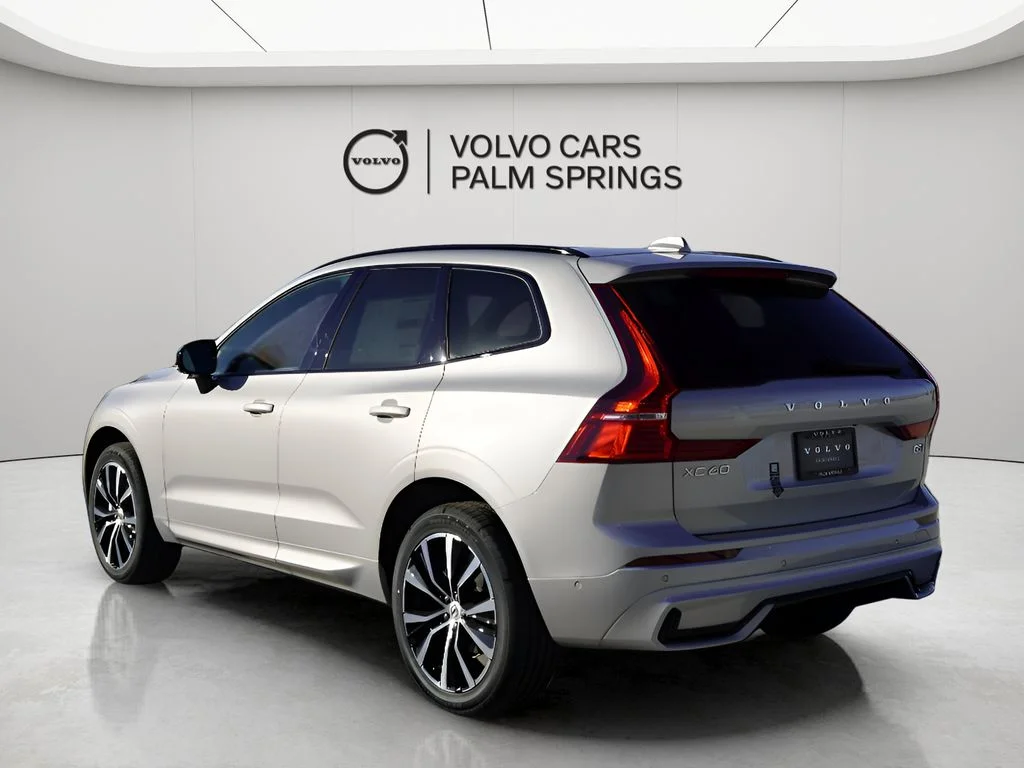 2025 Volvo XC60 Plus - Photo 6