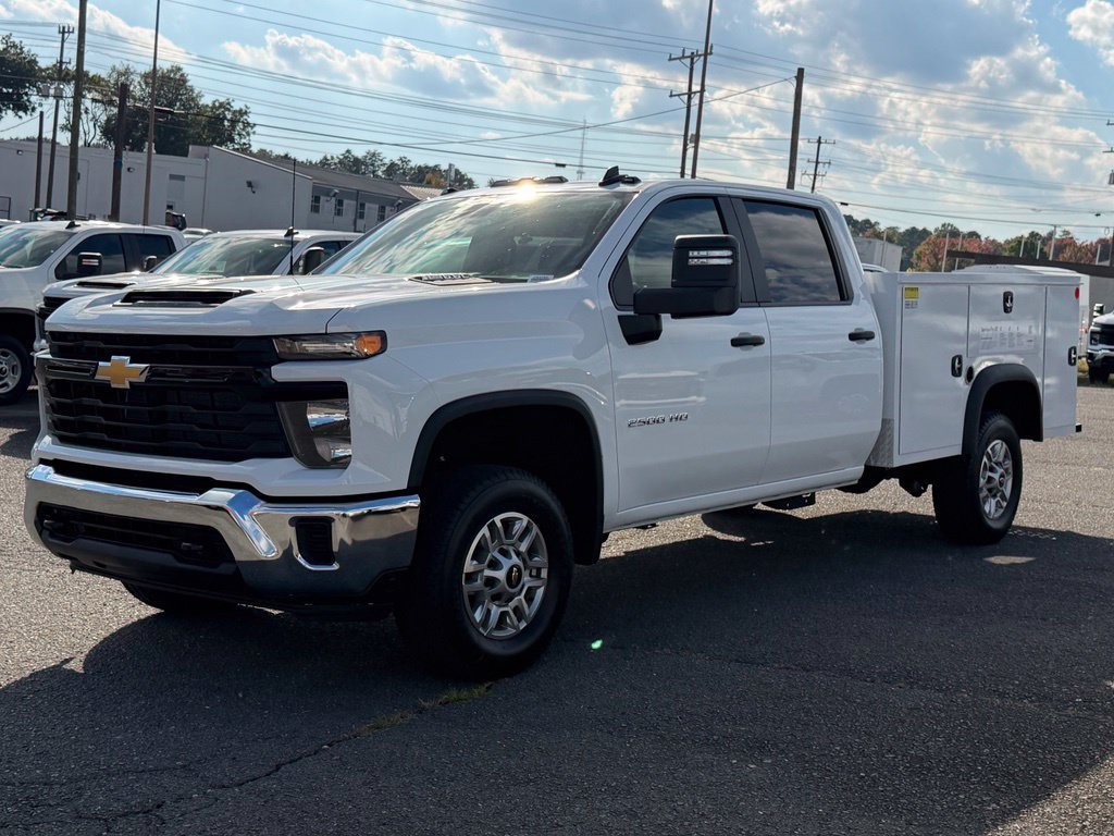 New 2026 Summit White Chevrolet WT image 8