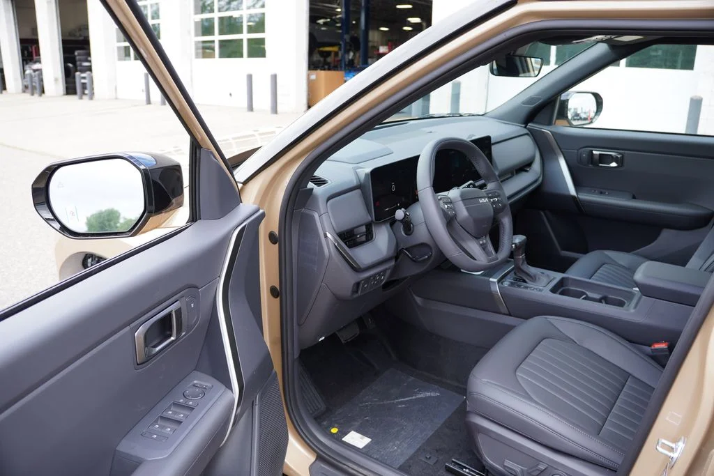 New 2027 Terrain Brown / Black Roof Kia X-Line S image 10