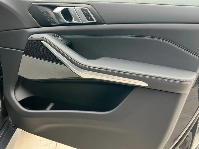 New 2026 Dravit Grey Metallic BMW xDrive40i image 30
