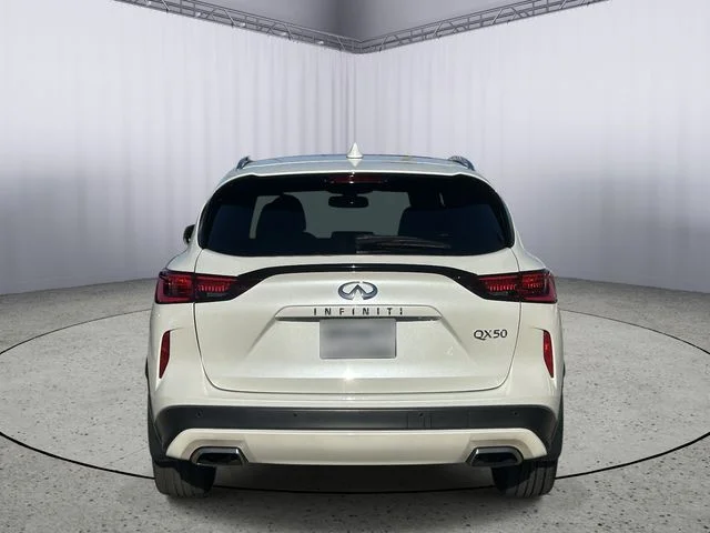 Used 2022 Majestic White INFINITI Luxe image 8
