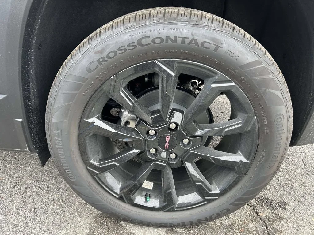 New 2027 Summit White GMC Elevation image 10
