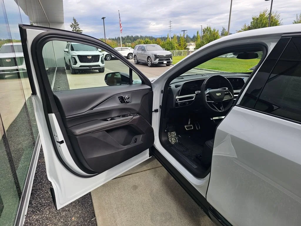 New 2027 Vibrant White Tricoat Cadillac Sport image 18
