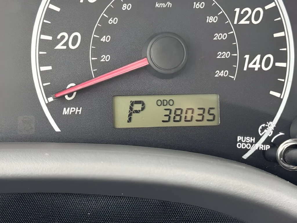 Used 2010 Silver Toyota LE image 17