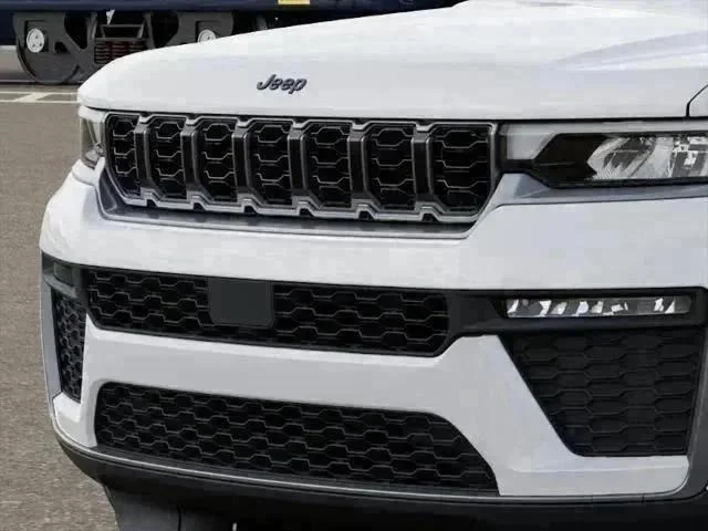 New 2027 Bright White Clear-Coat Paint Jeep Limited image 7