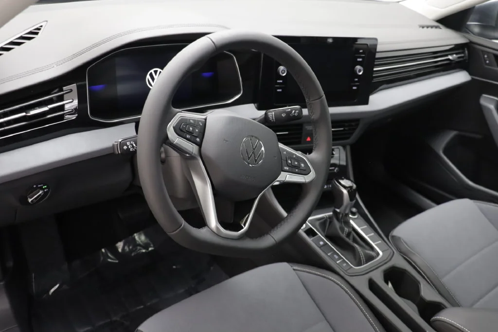New 2027 Platinum Grey Volkswagen 1.5T SE image 7