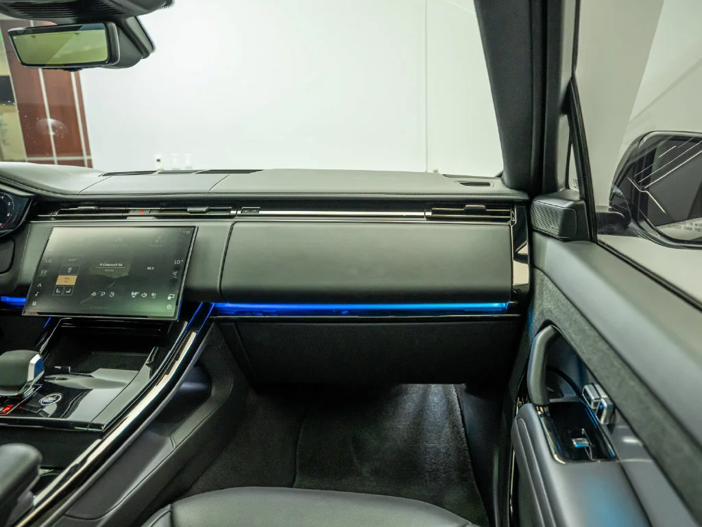 Used 2024 Black Land Rover Dynamic SE image 45
