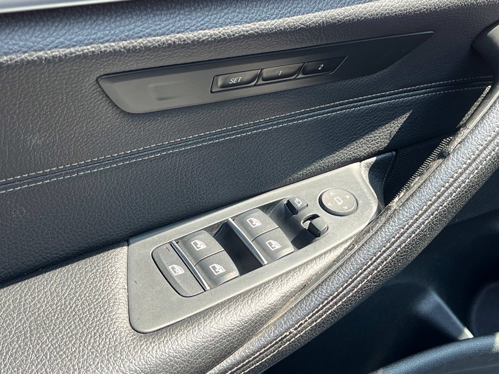 Used 2018 Black BMW 540i xDrive image 21