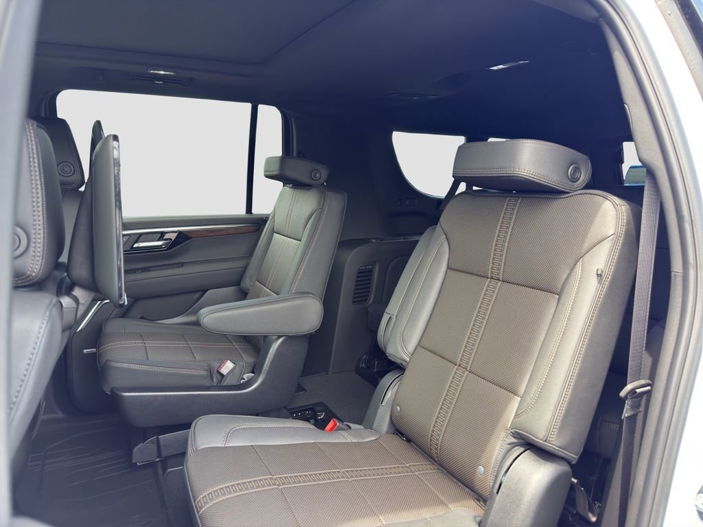 2026 Chevrolet Suburban High Country - Photo 13