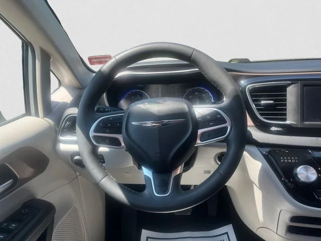 Used 2023 White Chrysler LX image 12