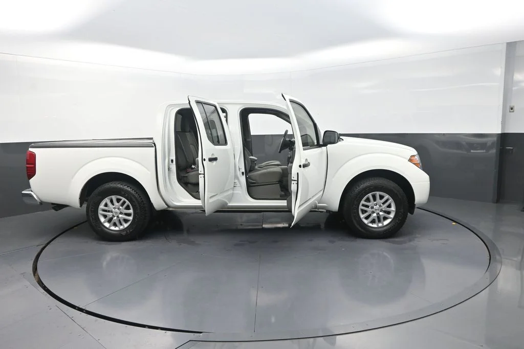 Used 2017 White Nissan SV image 37