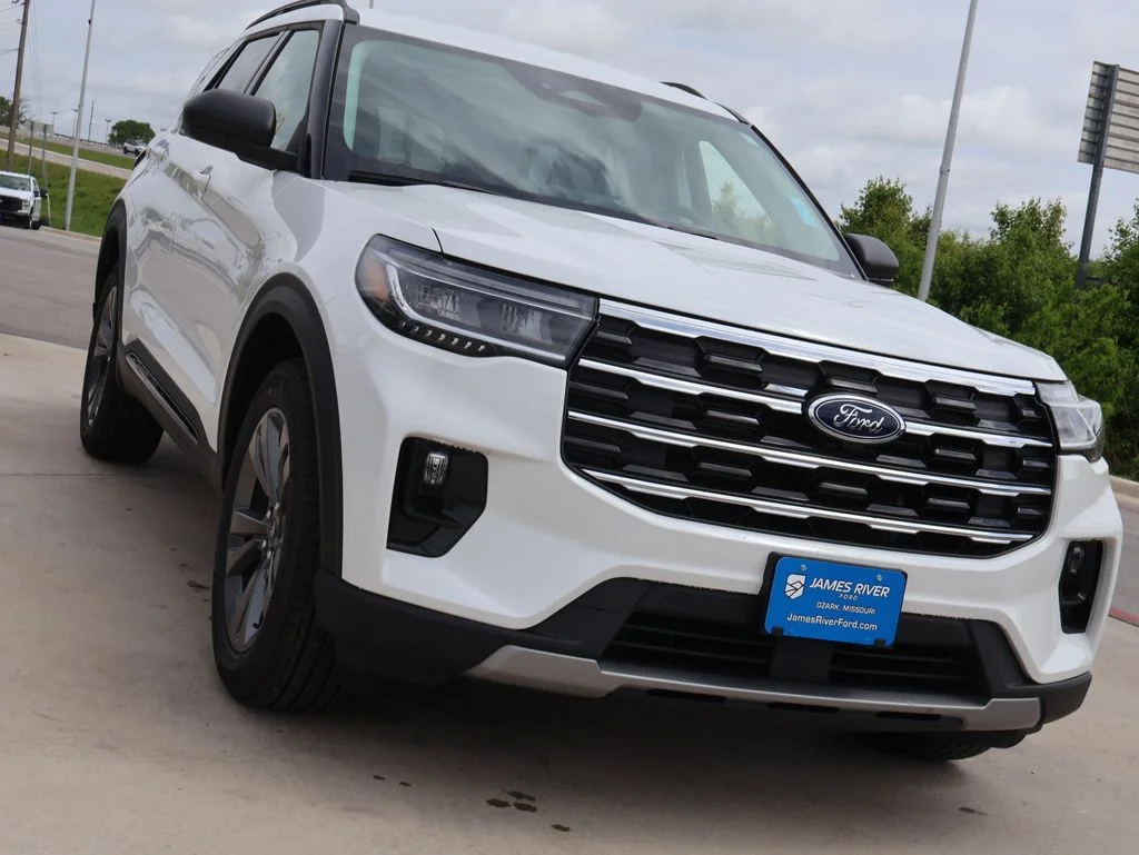 New 2026 Star White Metallic Tri-Coat Ford Active image 6
