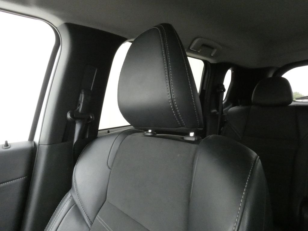 Used 2025 Silver Mitsubishi SE image 32