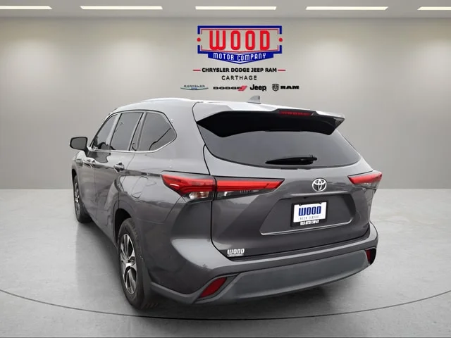 Used 2021 Magnetic Gray Metallic Toyota XLE image 7
