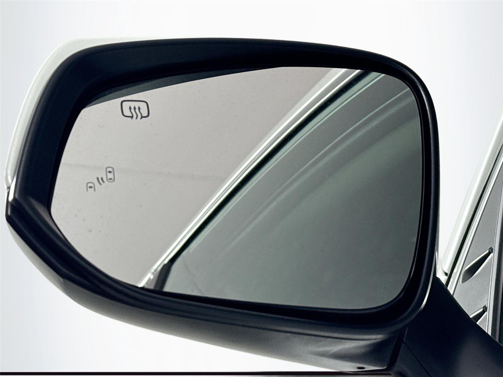 Used 2026 Wind Chill Pearl Toyota XLE 8-Passenger image 5