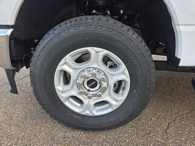 New 2026 Oxford White Ford F-250® XLT image 40