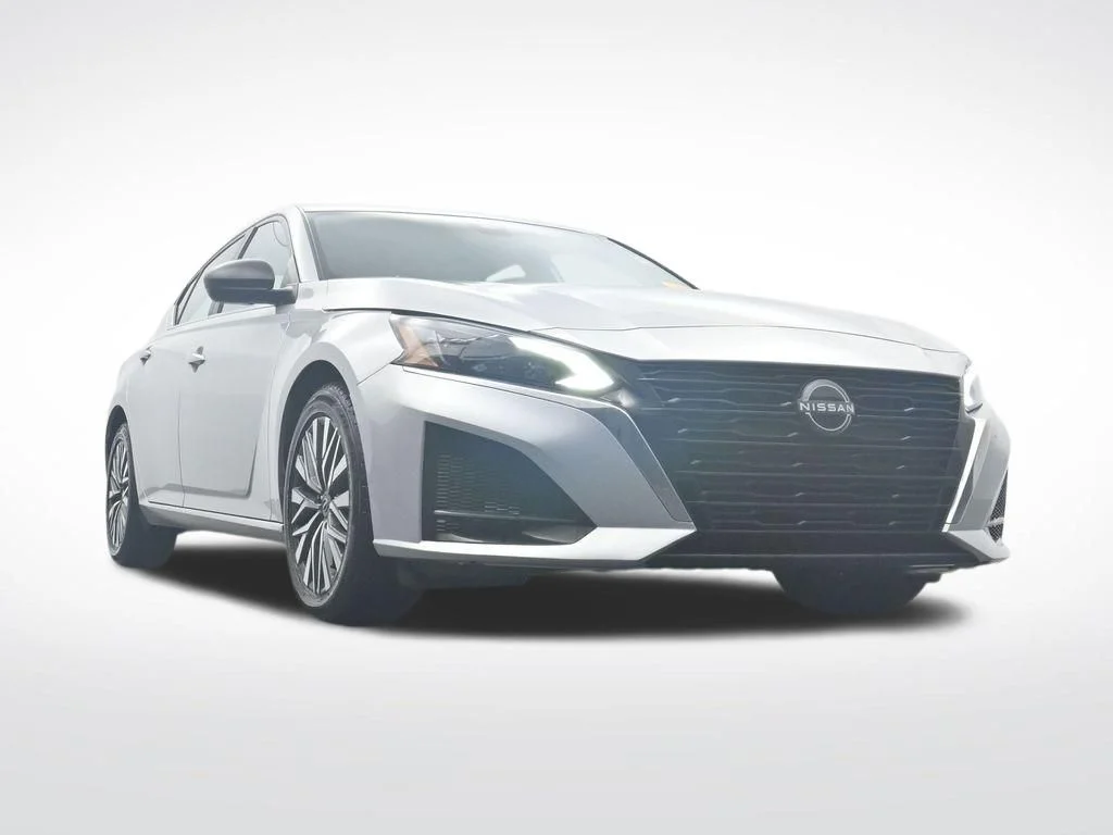 Used 2024 Silver Nissan 2.5 SV image 31