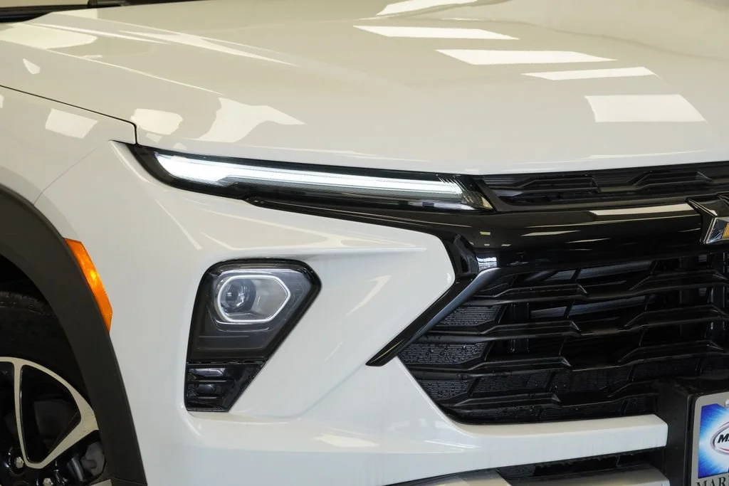 New 2026 Summit White Chevrolet LT image 31