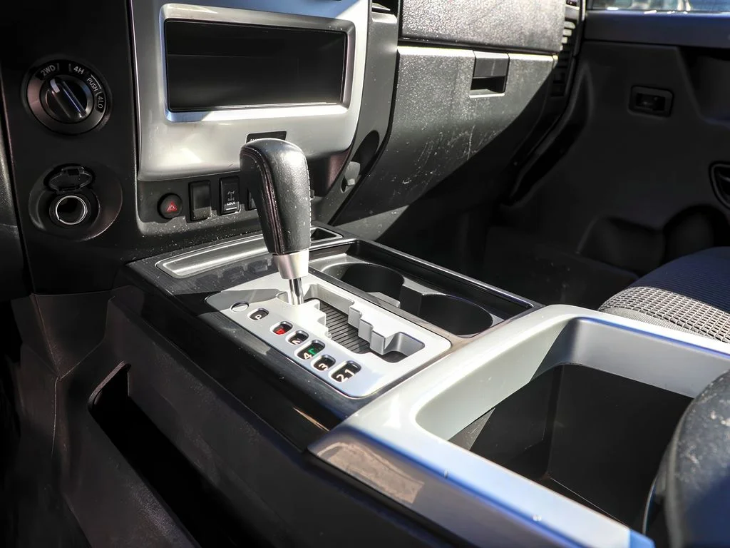 Used 2014  Nissan S image 8