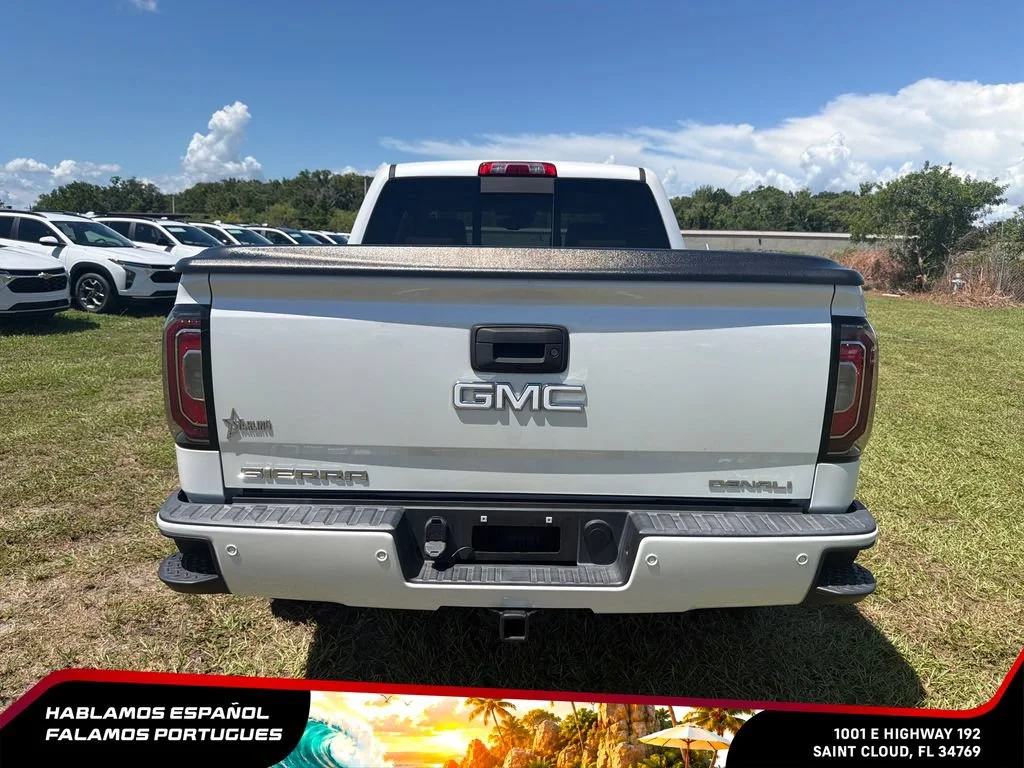 Used 2017 WHITE FROST TRICOAT GMC Denali image 4